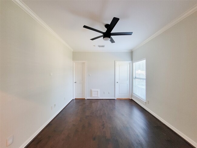 Building Photo - 2416 La Branch St