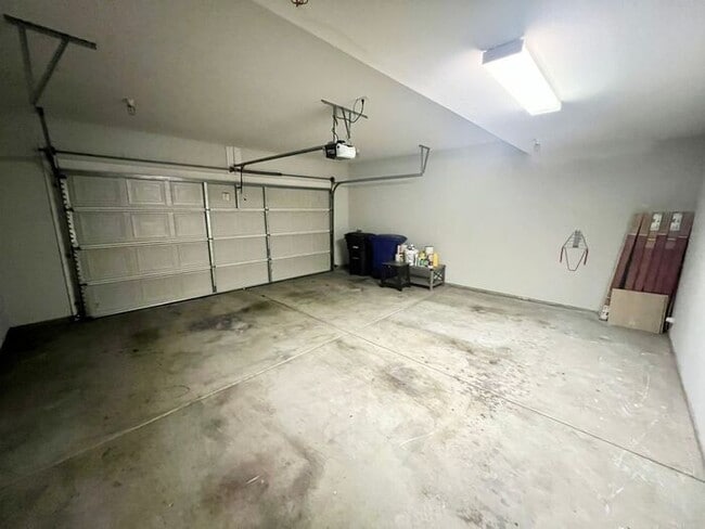 Building Photo - Resort-Style Living with Private Balcony Near Community Pools