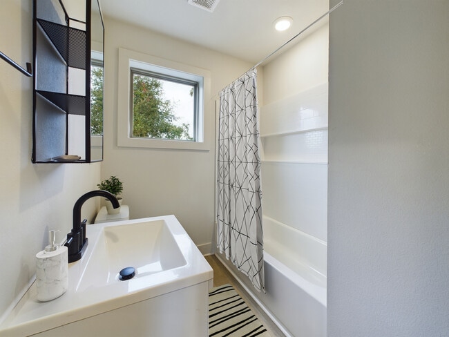 Building Photo - 2 E Sunset Ave