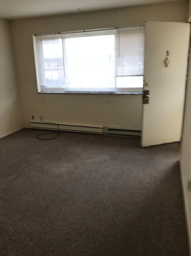 Living room - 2350 McCausland Ave