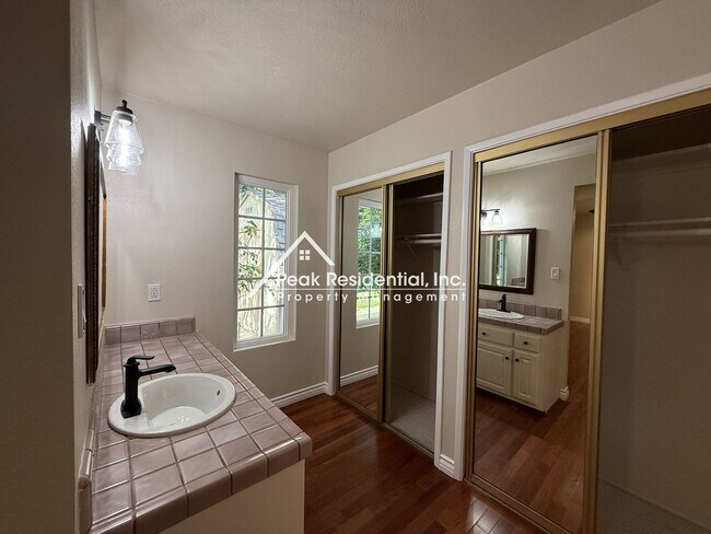 Building Photo - Spacious 3bd/2ba Carmichael Home With Sun Room