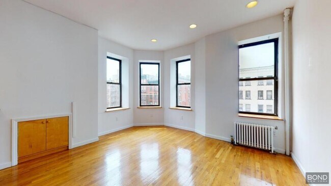 Building Photo - 3 bedroom in Manhattan NY 10003