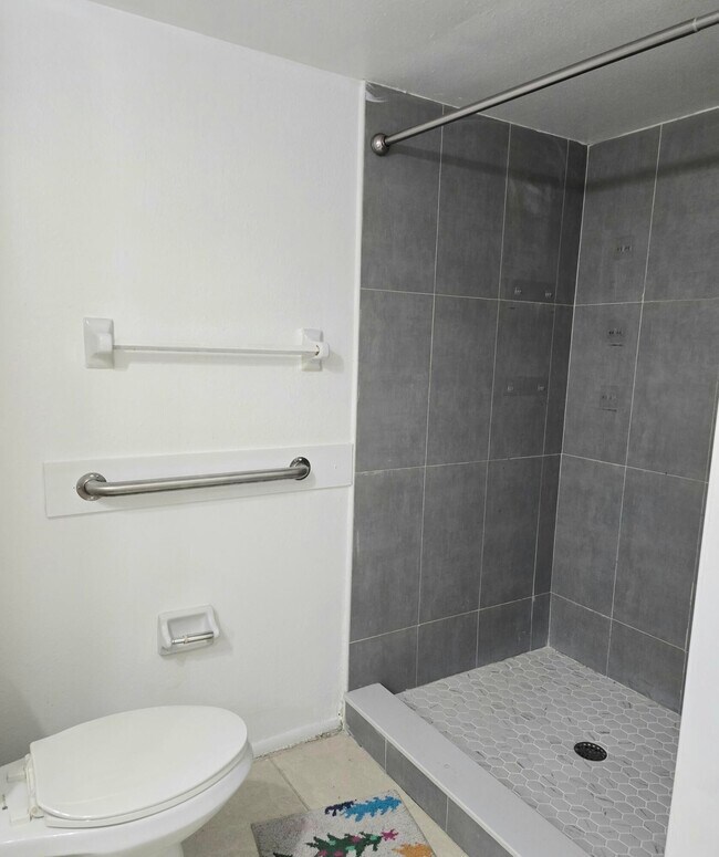 Building Photo - 1531 SE Royal Green Cir