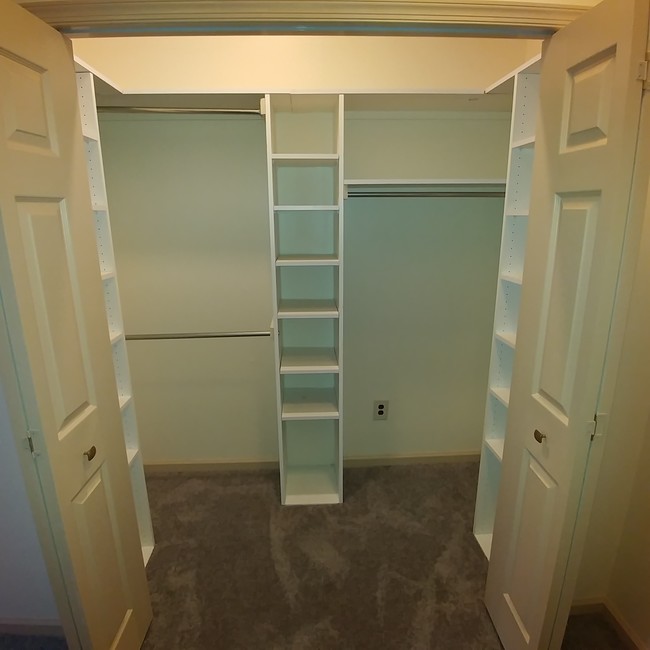 walk-in closet - 1207 Carpenter St