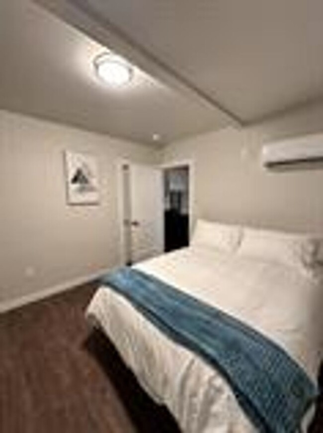 Building Photo - Fully Furnished 2 Bed 1 Bath Condo. Anacon...