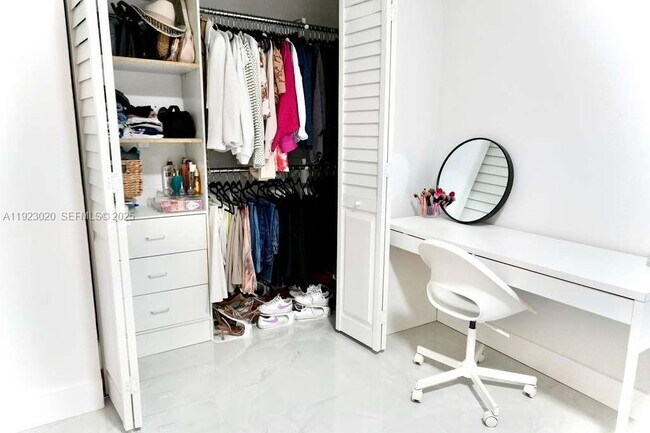 Building Photo - 1213 NW 6th Ave