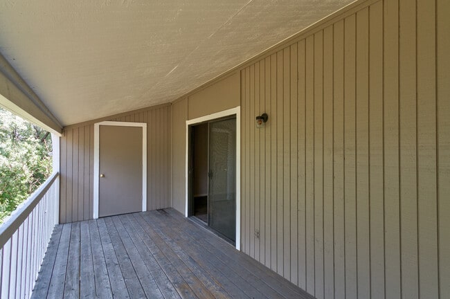 Building Photo - 1140 Holli Springs Ln