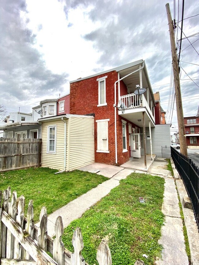 Building Photo - 1024-1026 Lehman St