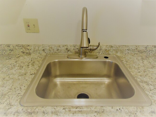 Building Photo - 195 E Reed St