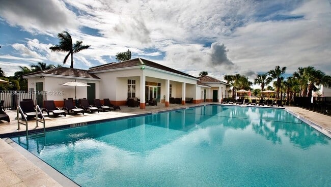 Building Photo - 218 SW 6th Pl