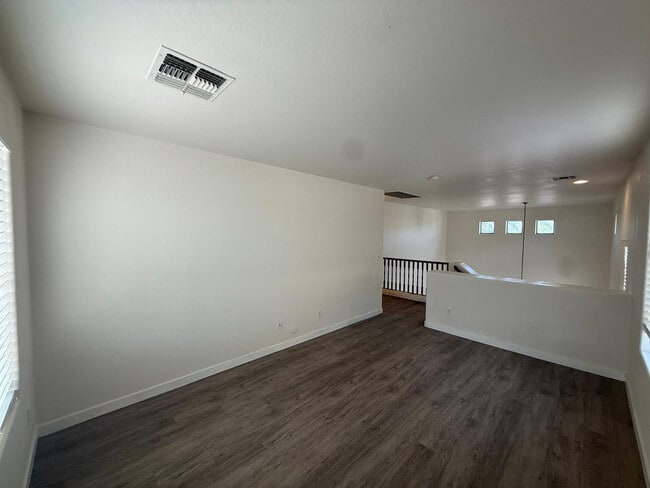 Building Photo - 2635 E Vermont Ct