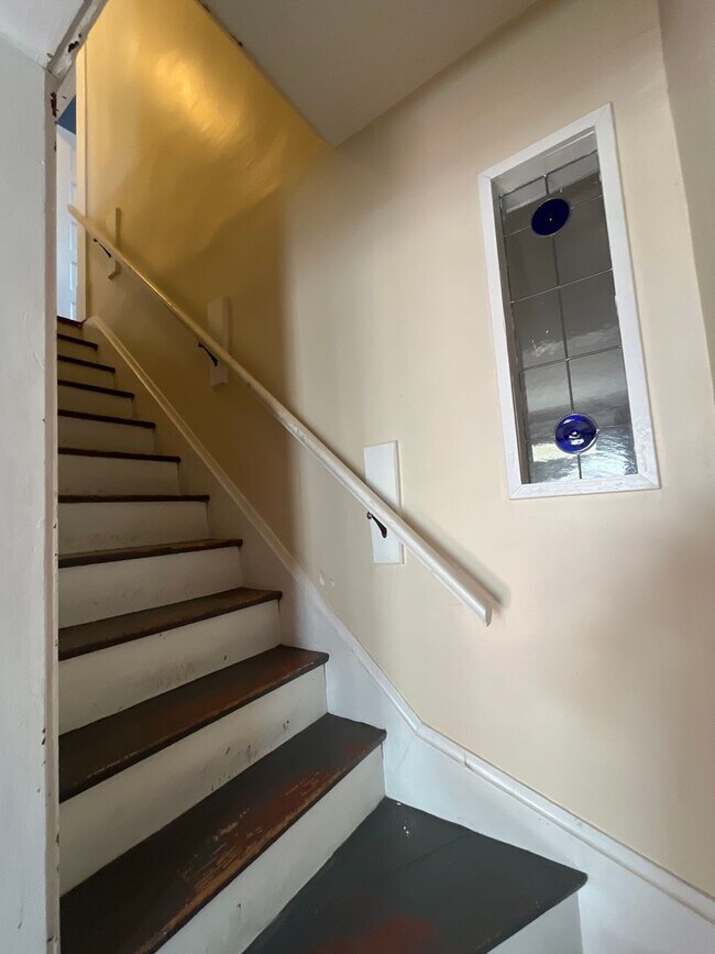 Building Photo - 2 bedroom Apartment Near German Village