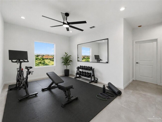 Building Photo - 2708 E Solar Dr