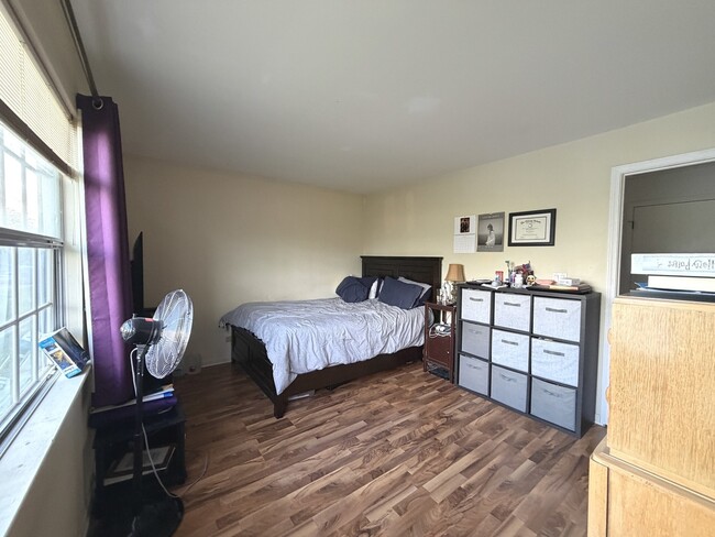 Building Photo - 301 Cherrywood Ct