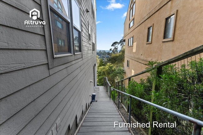 Building Photo - 2177 Manzanita Dr