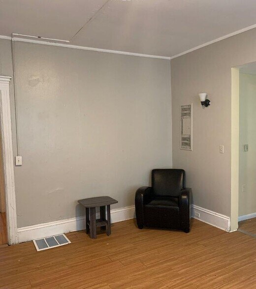 Primary Photo - 220 Eddy St