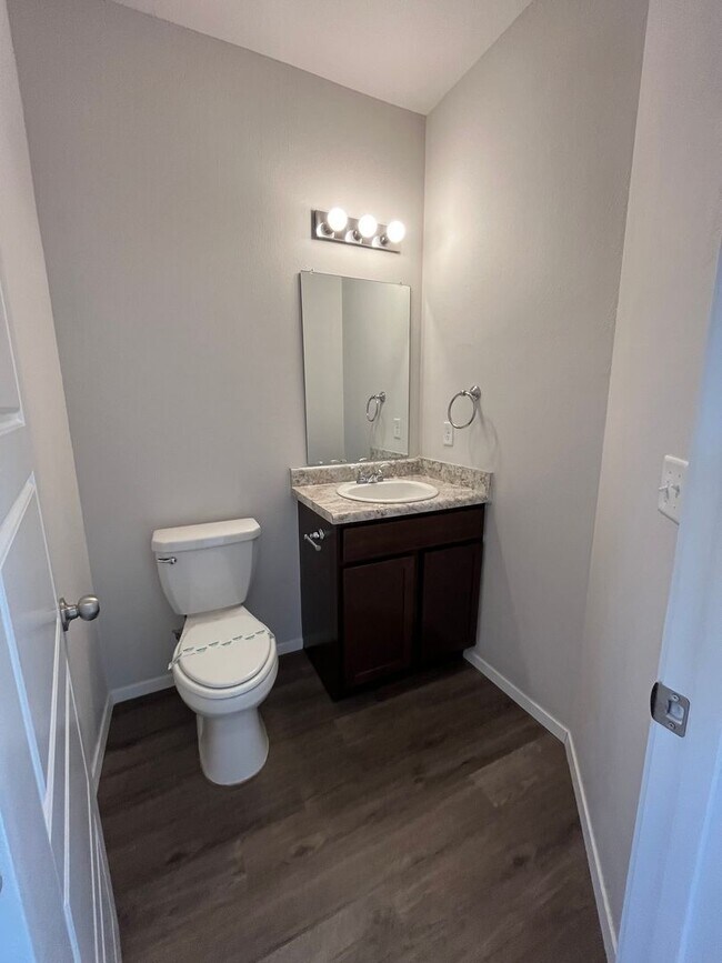 Building Photo - *Pre-leasing* Three Bedroom | Two and a Half Bathroom Home in Farmington