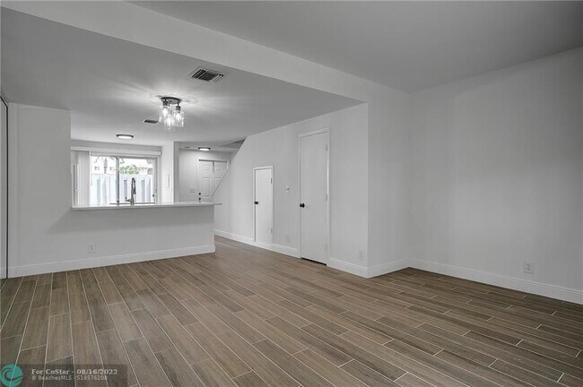 Building Photo - 117 SW 3rd St