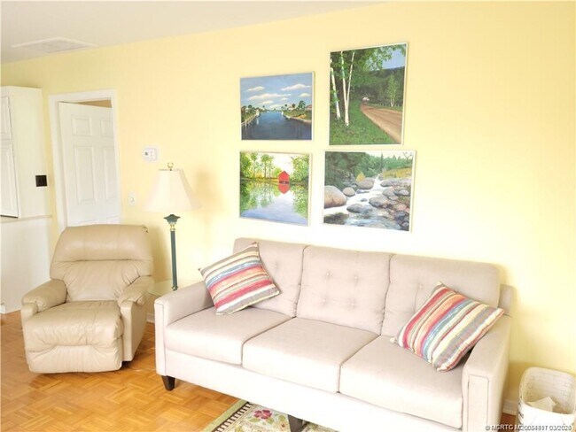 Building Photo - 3543 SE Fairway E