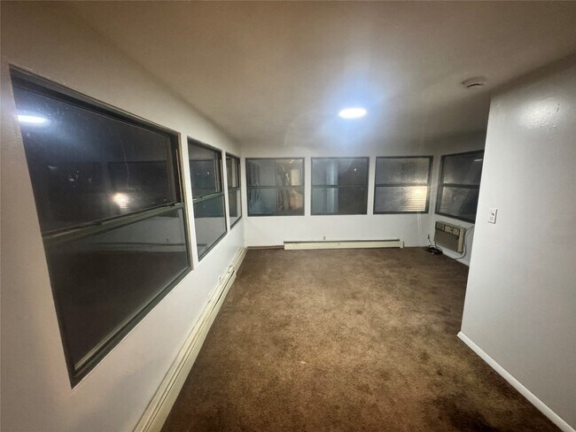 Building Photo - 297 Robinson St