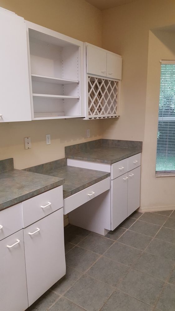 Building Photo - Capri Home