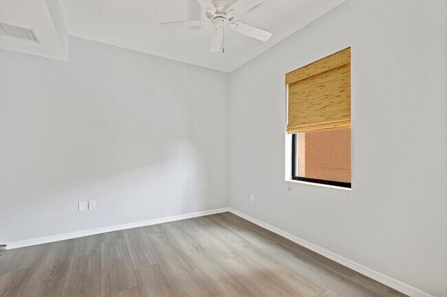 Building Photo - 511 Lucerne Ave