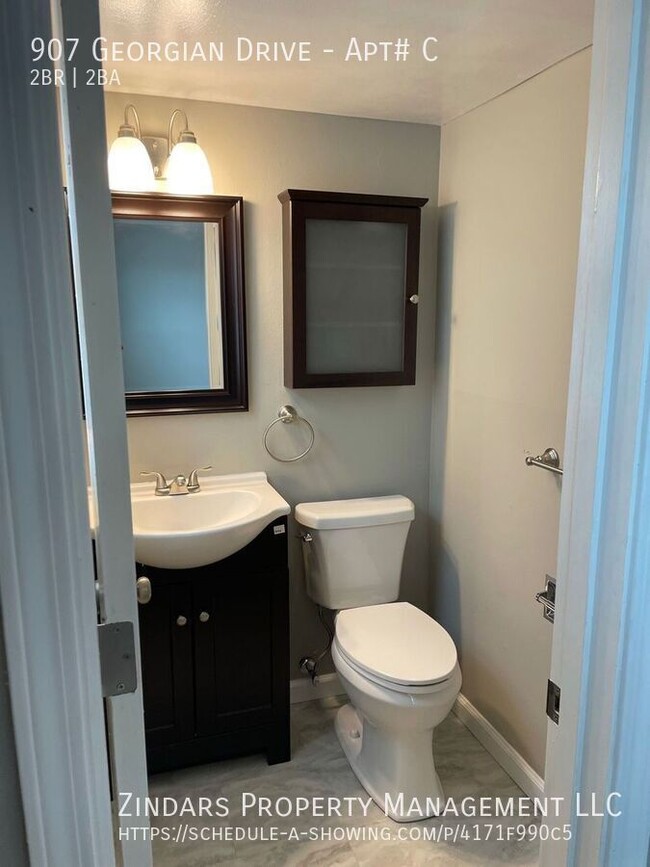 Building Photo - Newly Remodeled 2 Bedroom 1.5 Bath Apartme...