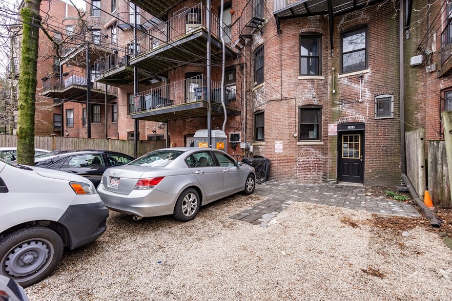 Building Photo - 209 W Newton St