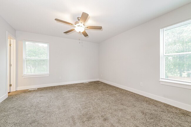 Building Photo - NEW PRICE!!!  Don't miss out.