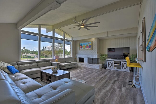 Building Photo - 726 Alden Dr