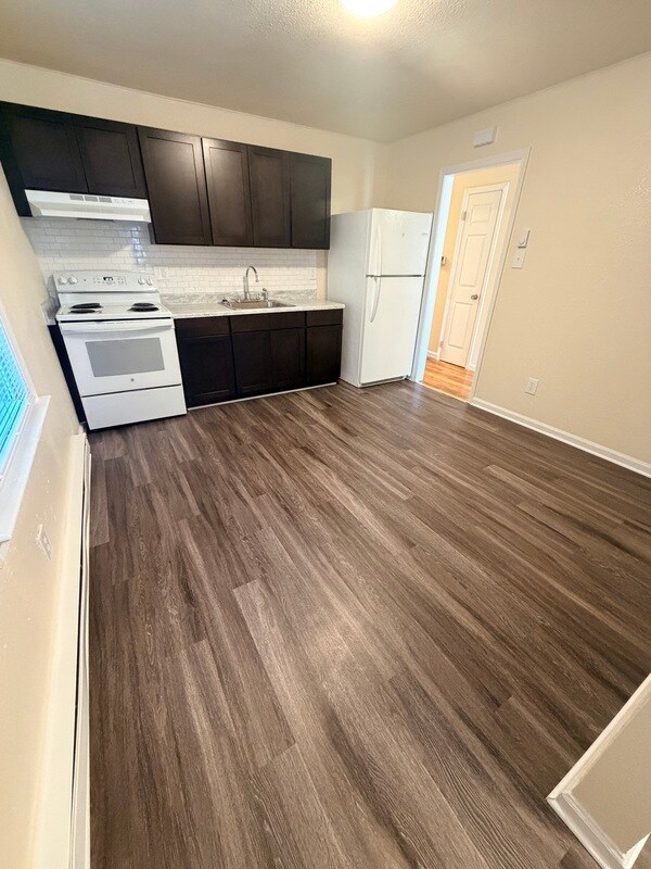 Building Photo - 611 Hazelhurst Ave