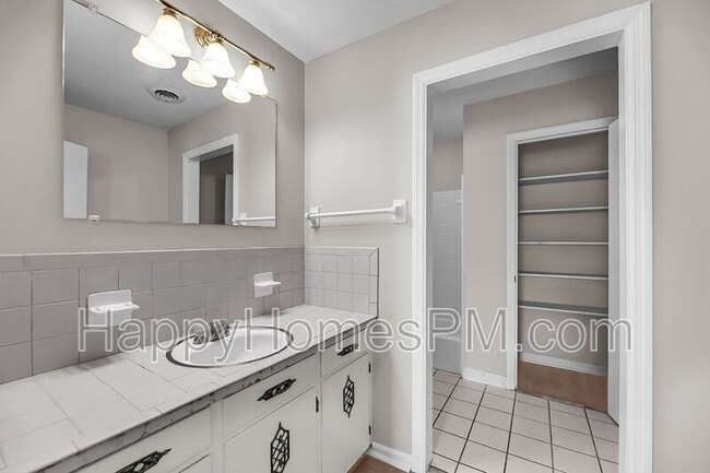 Building Photo - 51 Meander Row