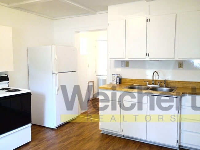 Building Photo - Cozy 2 Bed, 1 Bath Home