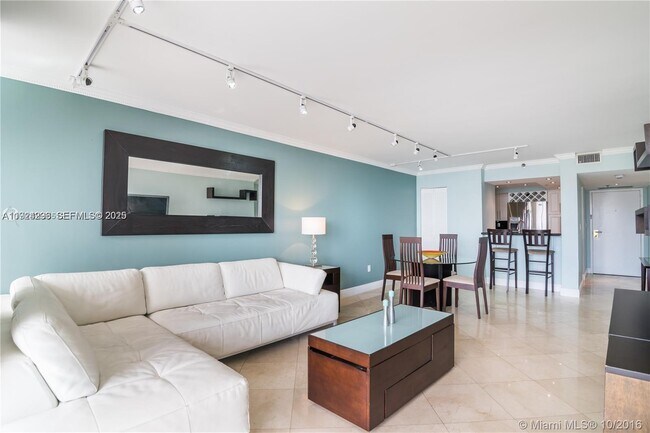 Building Photo - 555 NE 15th St