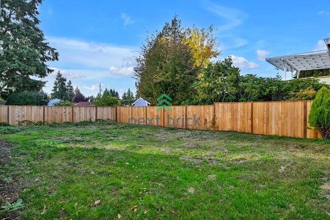 Building Photo - A beautiful 4 bed and 2 bathroom house for...