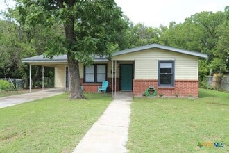 Building Photo - 128 Sherwood St