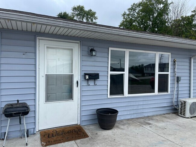 Building Photo - 1 Bed 1 Bath Apartment For Rent in TROY, MO