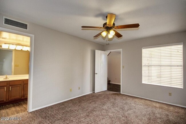 Building Photo - 728 N Hazelton Dr