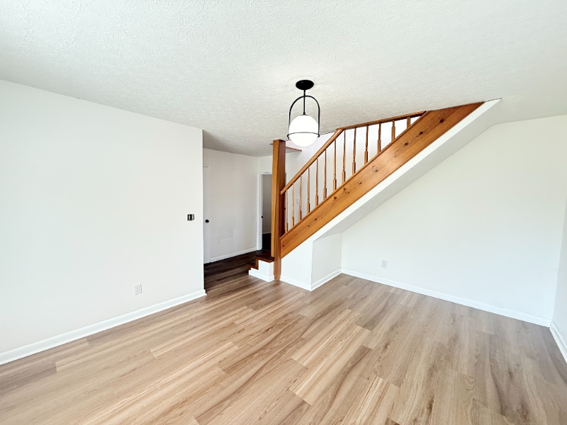 Building Photo - 2723 Hillview Dr