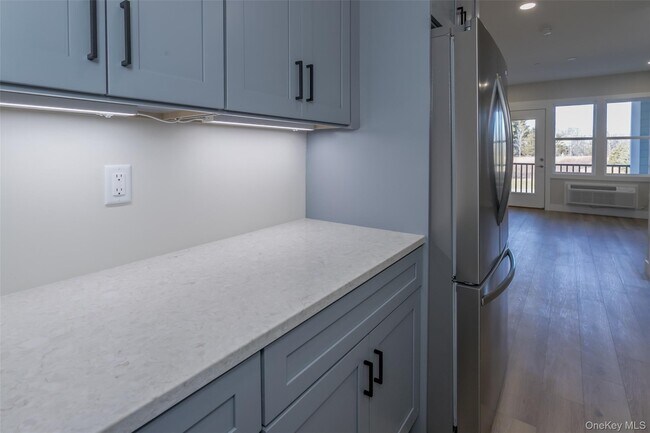 Building Photo - 124 S Main St