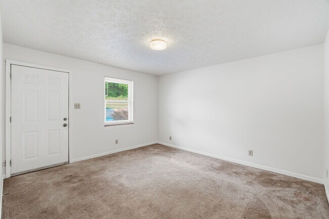 Building Photo - 482 E Red Bud Rd