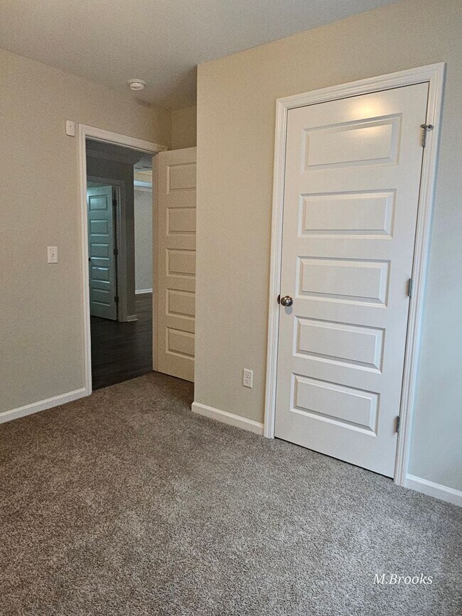 Building Photo - 1704 Almond Tree Pl