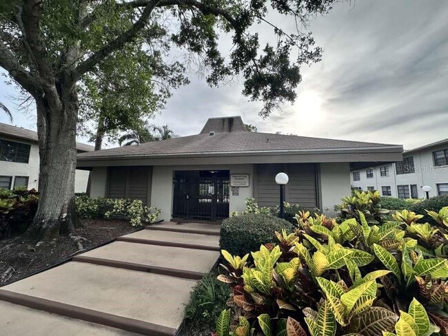 Building Photo - 3034 Eastland Blvd