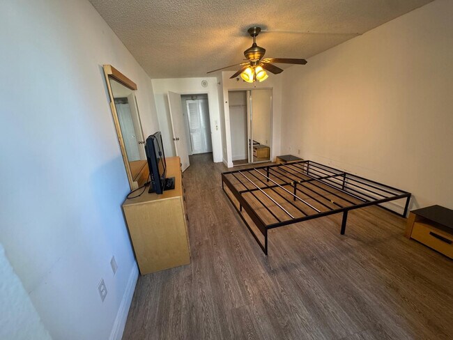 Building Photo - 850 N Miami Ave