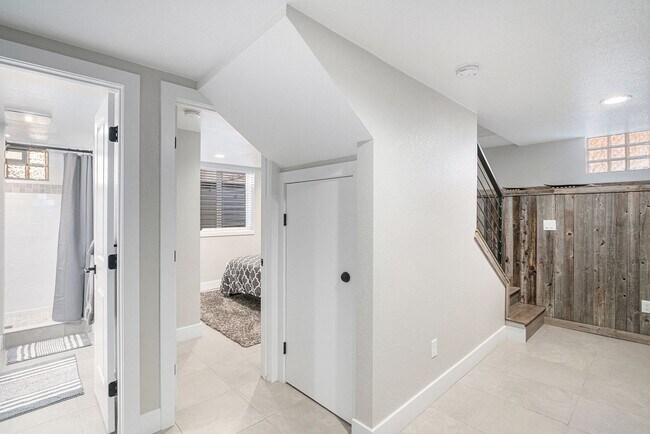 Building Photo - Start a Lease by 12/10 and Receive a $500 ...