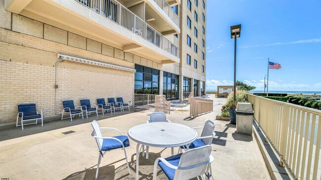 Building Photo - 5000 Boardwalk