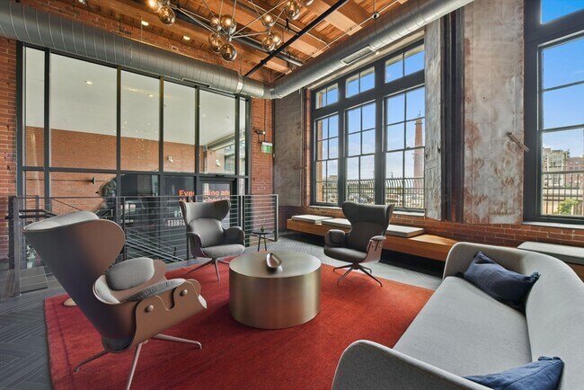 Building Photo - 319 A St
