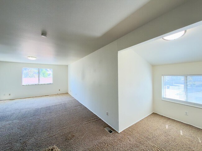 Building Photo - 171 S 900 W