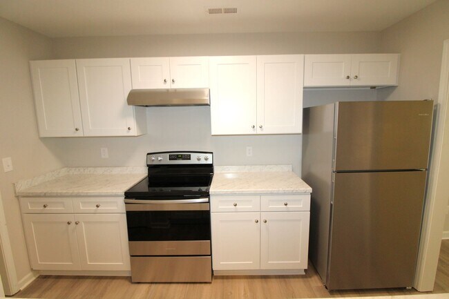Building Photo - Fully Remodeled 3 Bedroom home with a garage!