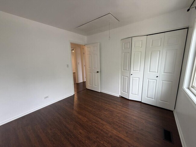 Building Photo - 284 Hill Ave